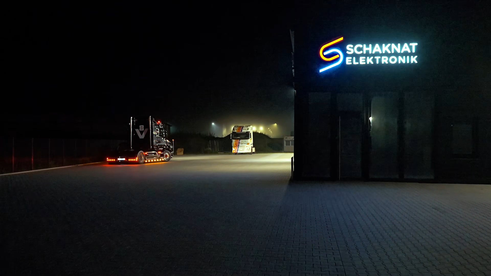 Load video: schaknat abous us video background