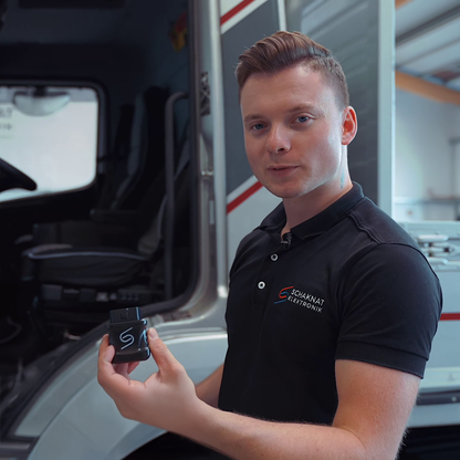 andre mit der Schaknat App und dem Dongle