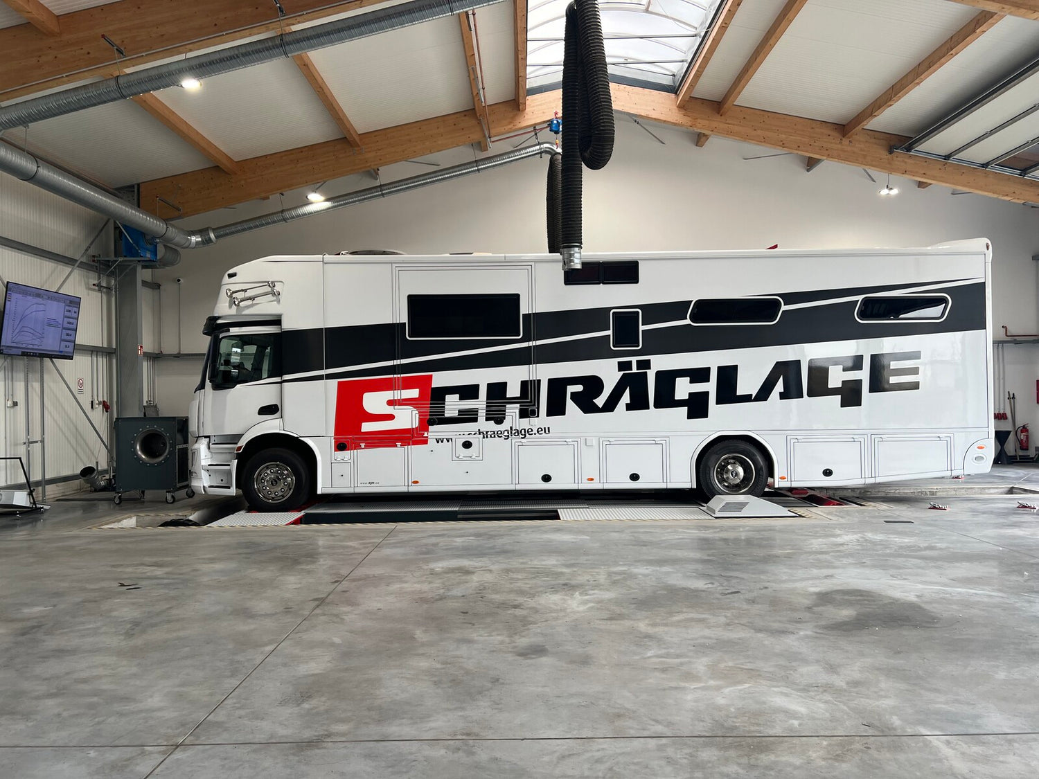 motorhome chiptuning on the dyno in schaknat workshop