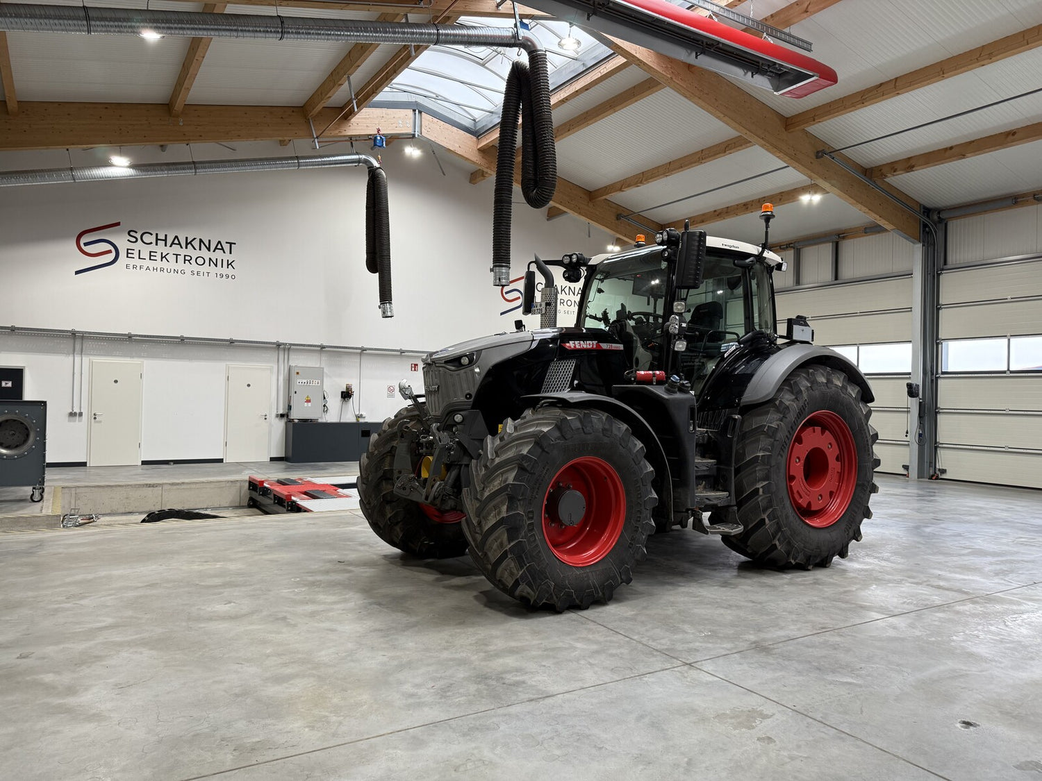 tractor in schaknat workshop